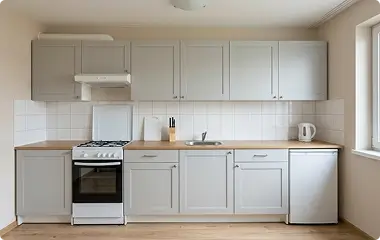 Недорогая кухня на заказ в Алматы из ЛДСП, прямая форма, базовая фурнитура