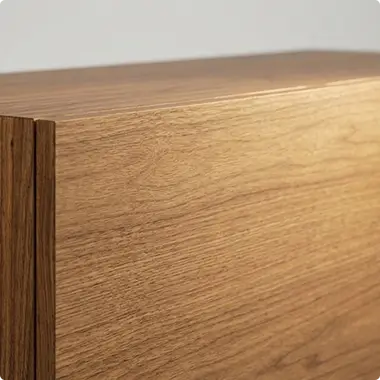 Гладкий мебельный фасад из шпона с минималистичным дизайном и текстурой дерева