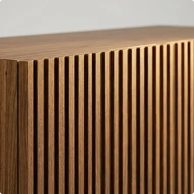 Реечный мебельный фасад с вертикальной фрезеровкой под дерево