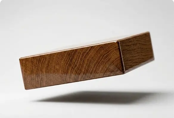 Глянцевое покрытие шпона Гладкий монолит с закрытыми порами и эффектом стекла